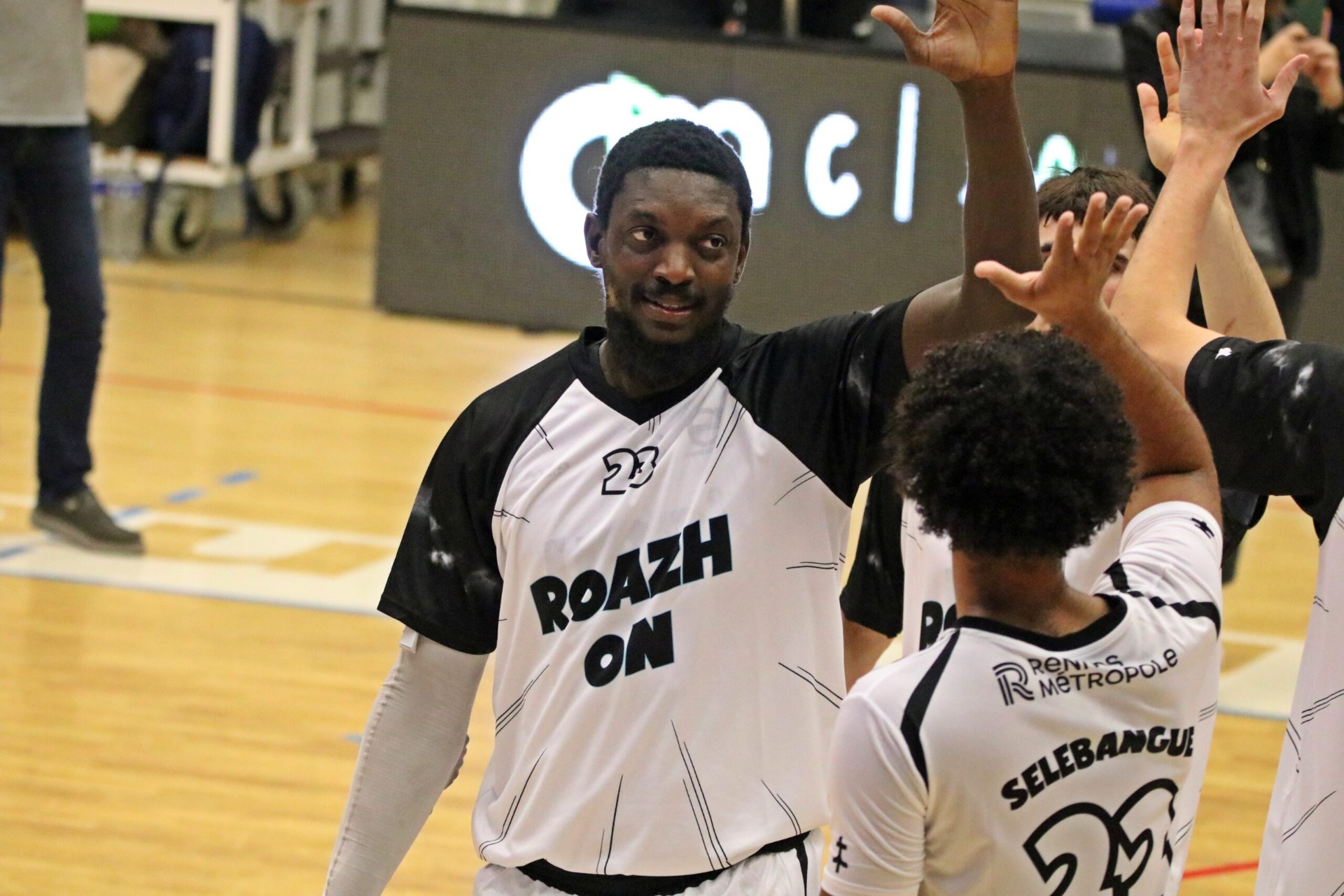 Le pivot valait 9,8 points et 4,9 rebonds cette saison