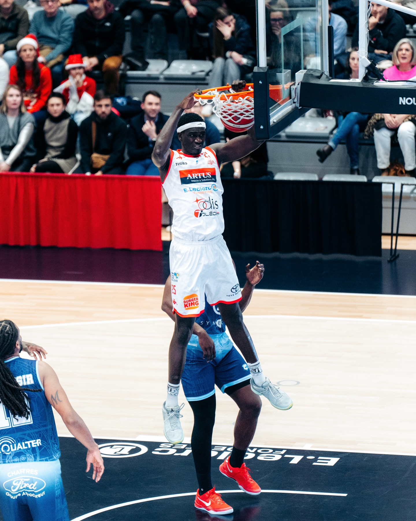 Moustapha Diop a fait régner sa loi dans les raquettes de Monconseil (crédit : Tours - Facebook)